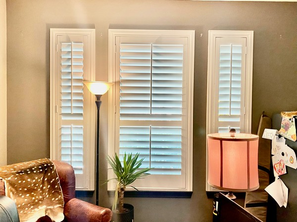 Traditional Wood Shutters with Tilt Rod on Blue Cypress Ln in League City, TX