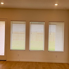 Modern-Cordless-2-12-Inch-Faux-Wood-Horizontal-Blinds-on-Pacific-Current-Way-in-League-City-TX 3